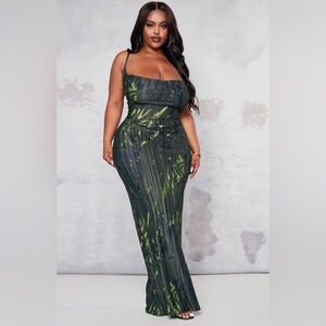 NWT Pretty Little Thing Khaki Zebra Plisse Cowl
Neck Maxi Dress - 12